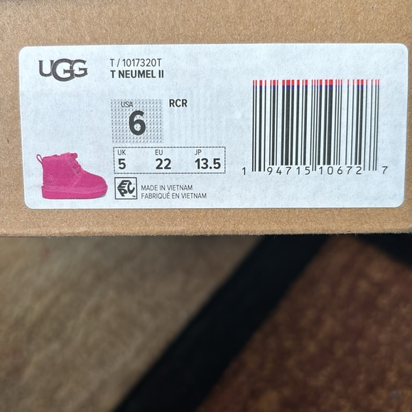 Kids Ugg boots - Picture 6 of 6